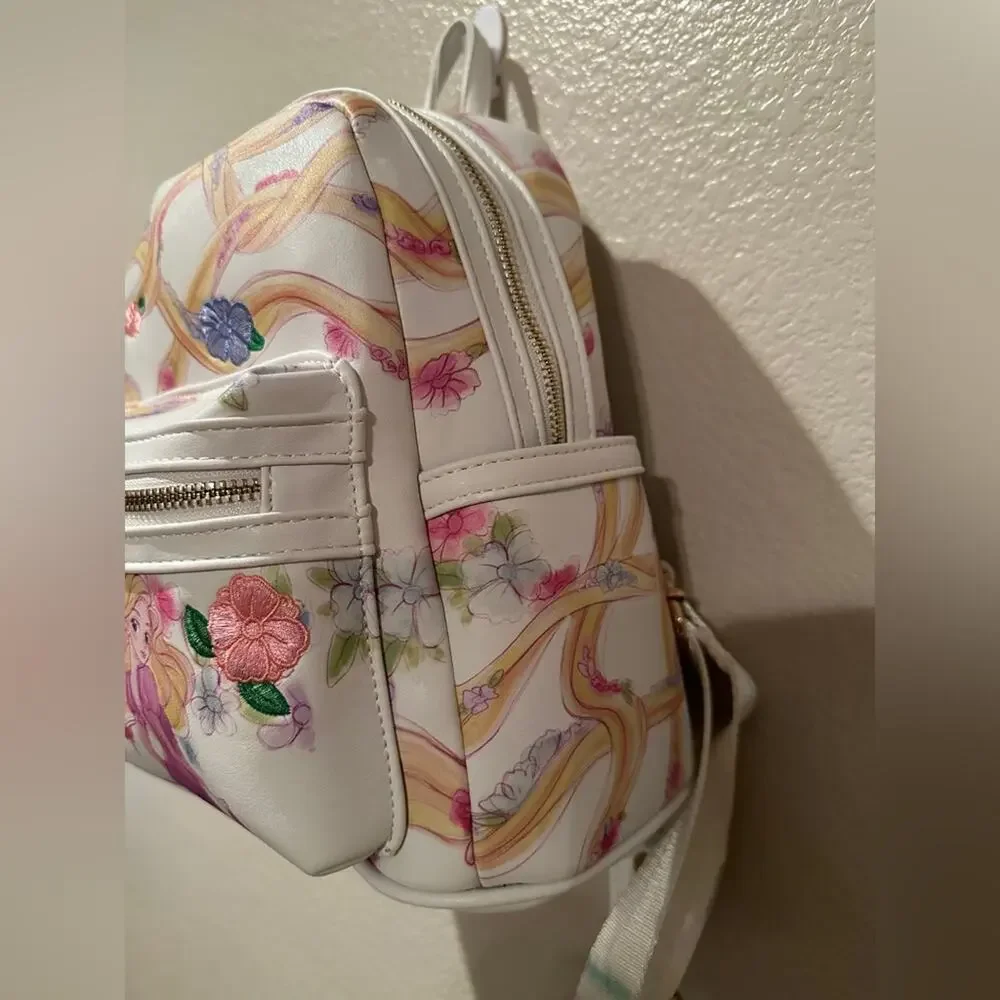 Danielle Nicole stylish women