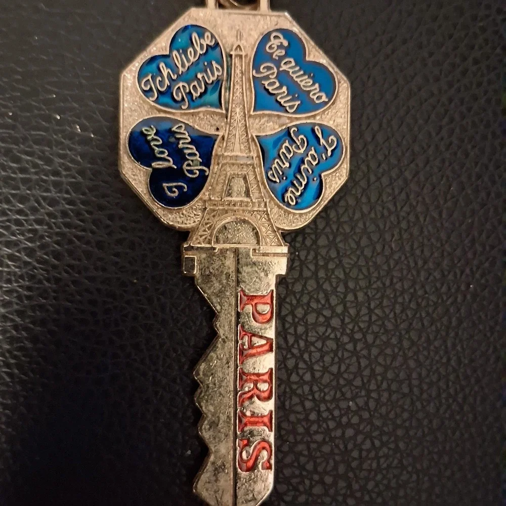 Vintage Paris France Keychain Metal Bag Charm Red Blue Key RARE‎ HTF