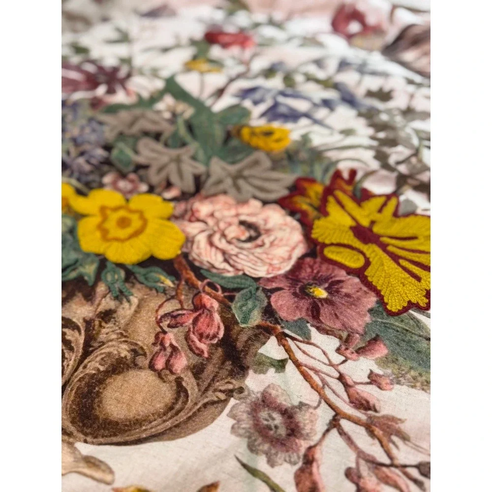 Unbranded intricate floral