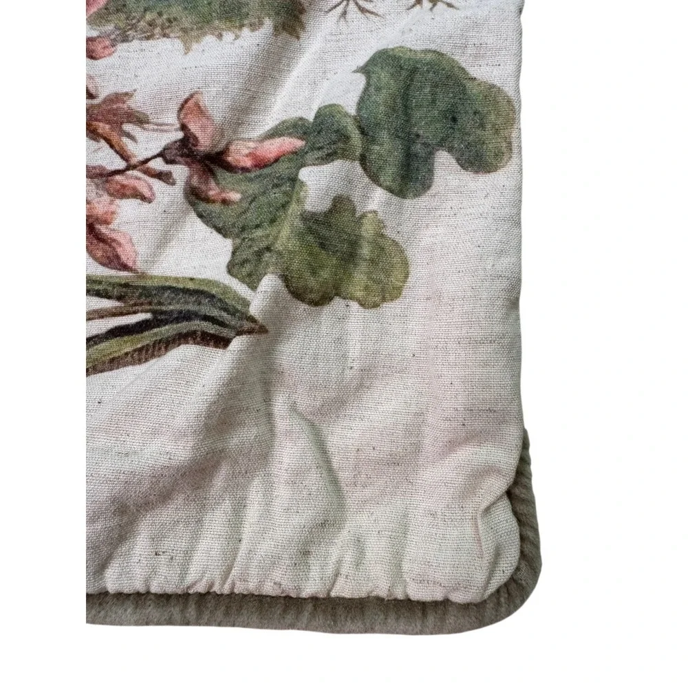 Unbranded intricate floral