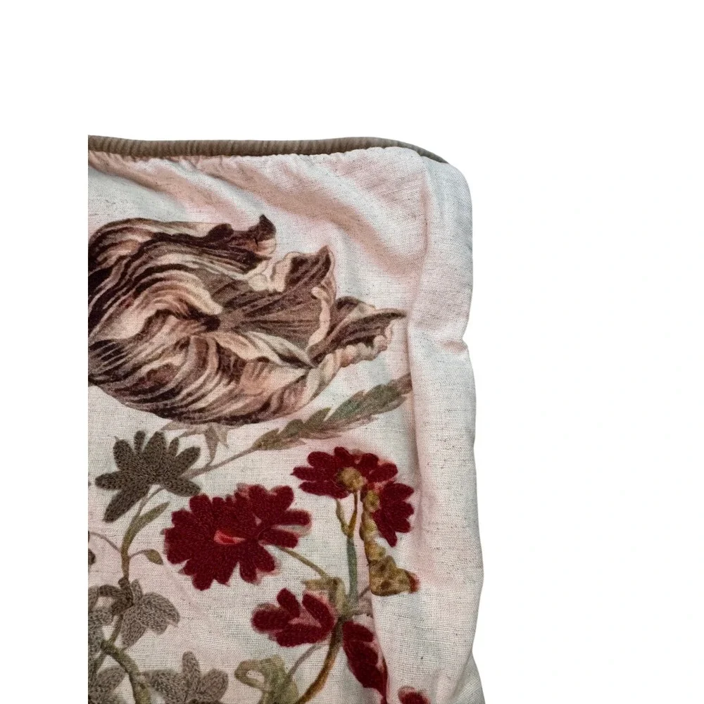 Unbranded intricate floral
