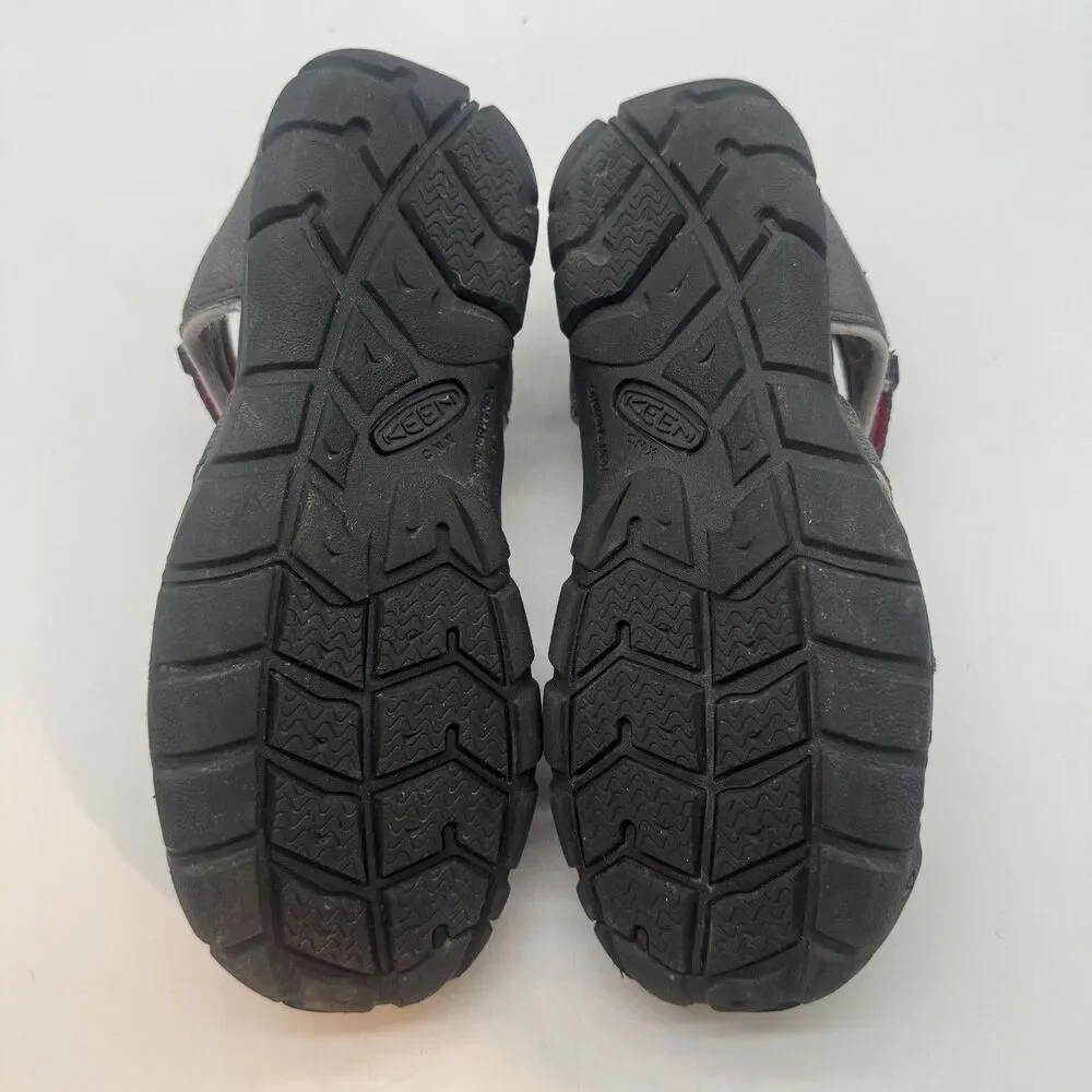 Keen Seacamp II CNX Sport Sandals Youth 4 Gray & Red Lace Lock Washable 1022985