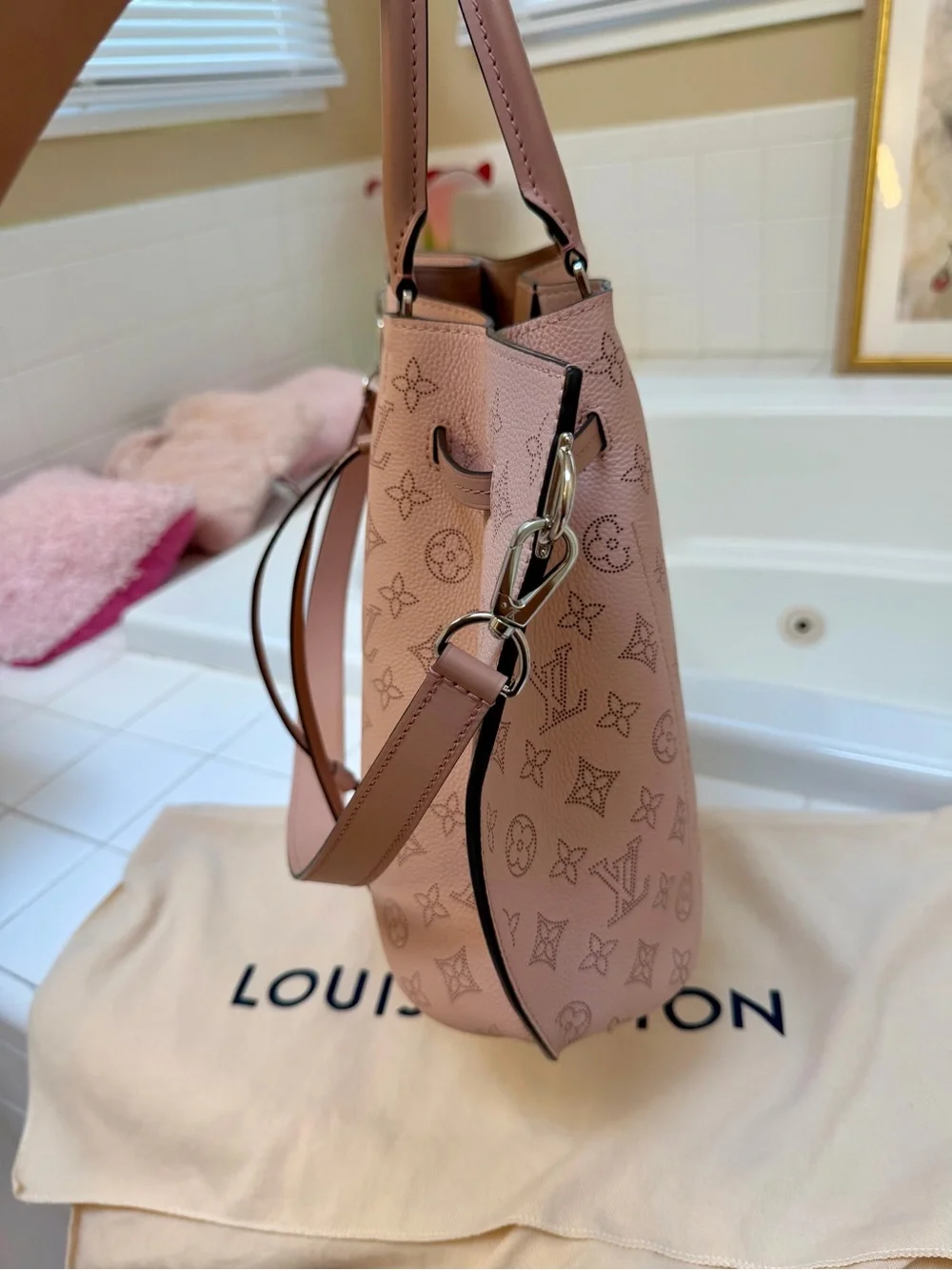 Louis Vuitton Mahina Girolatta Magnolia Handbag Pink