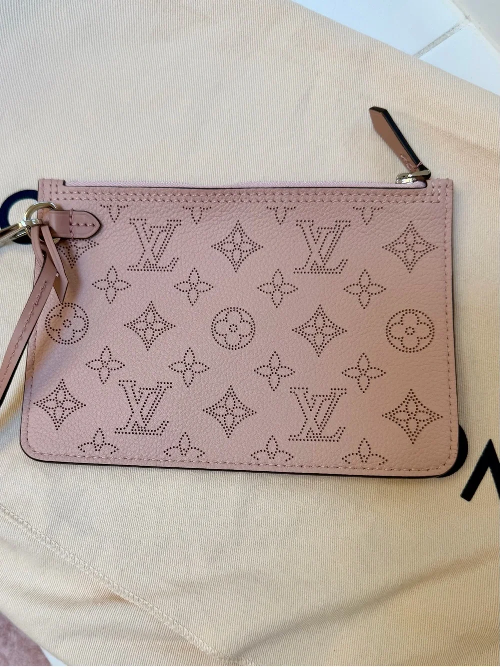 Louis Vuitton Mahina Girolatta Magnolia Handbag Pink