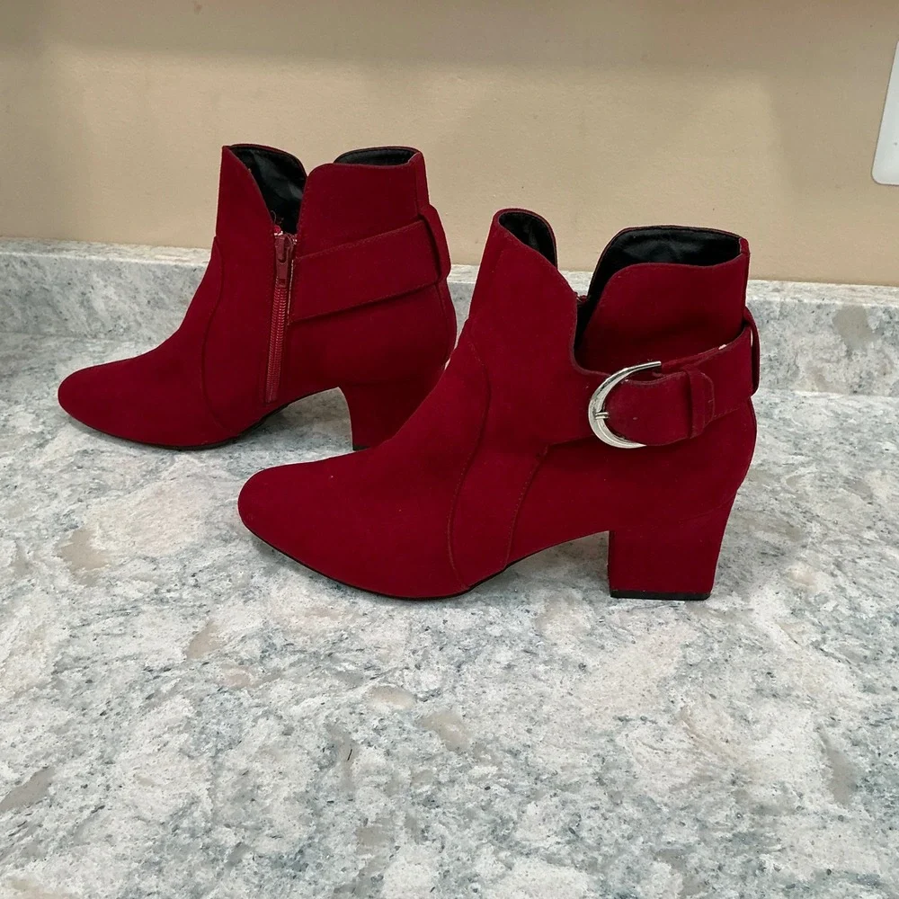 Jaclyn Smith Dulce Ankle Boots 8 Red Faux Suede Block Heel Buckle Booties