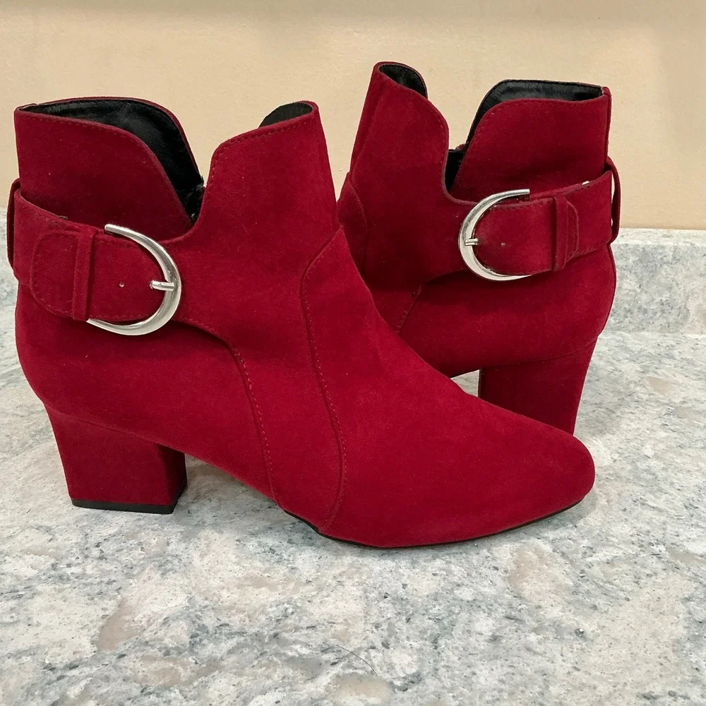 Jaclyn Smith Dulce Ankle Boots 8 Red Faux Suede Block Heel Buckle Booties