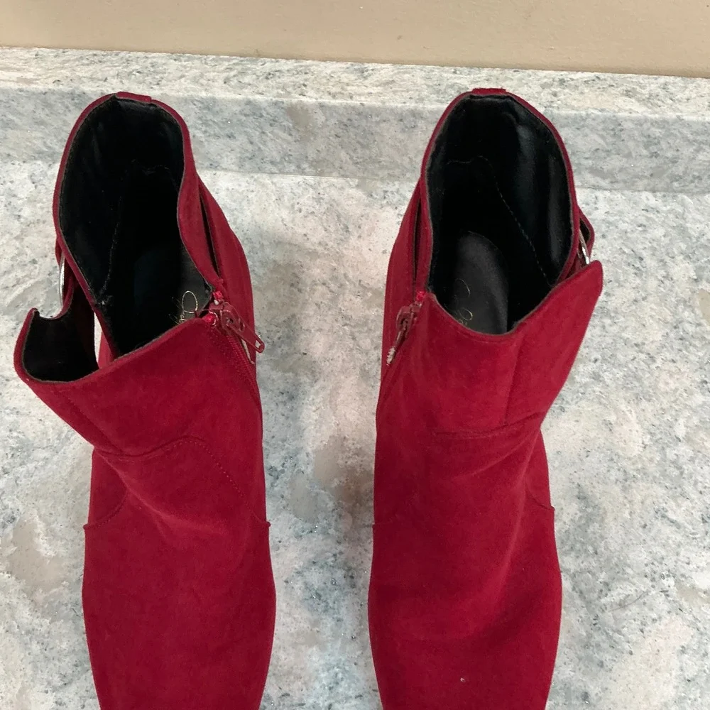 Jaclyn Smith Dulce Ankle Boots 8 Red Faux Suede Block Heel Buckle Booties
