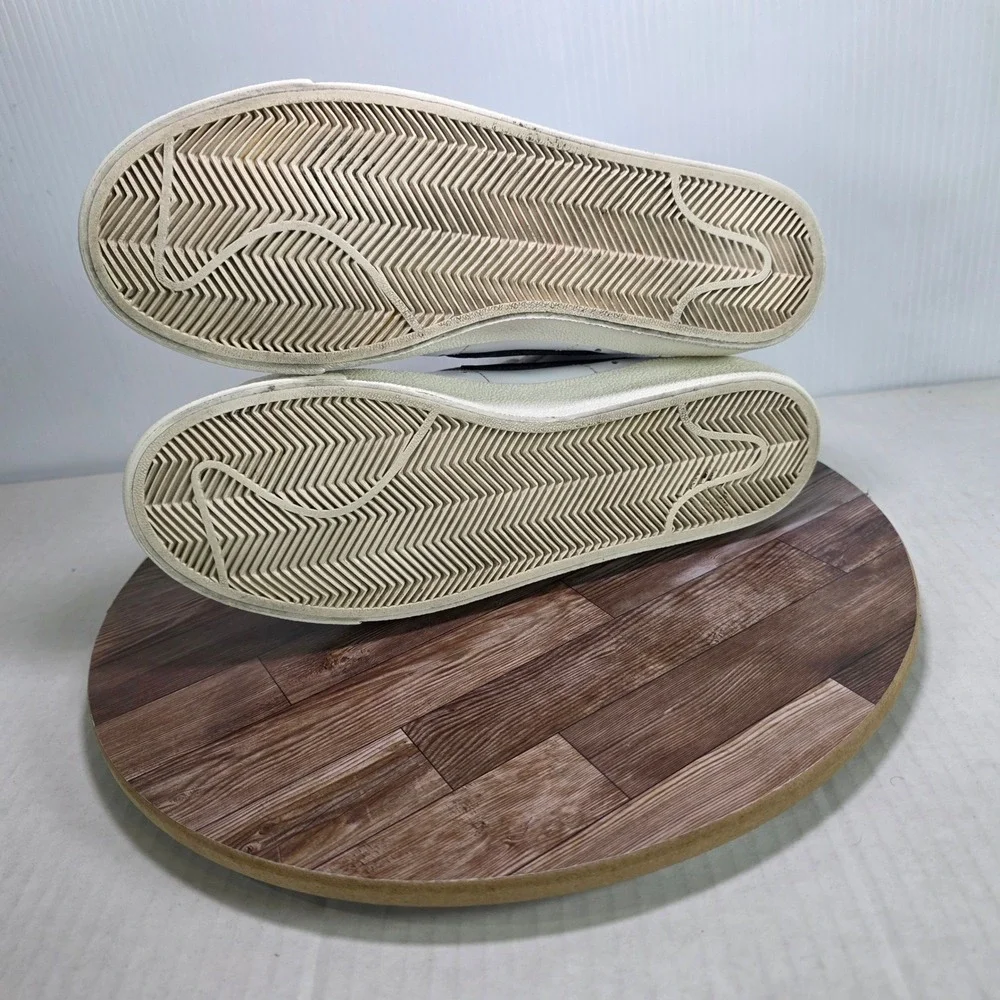 Nike men classic