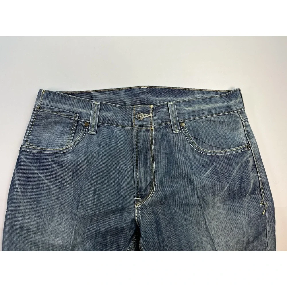 Levis excellent gently