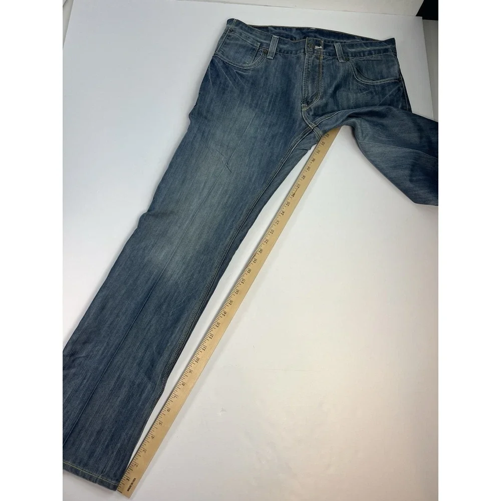 Levis excellent gently