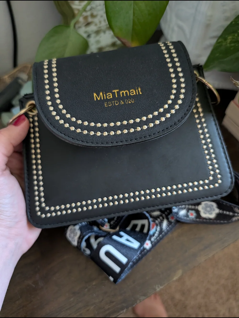 mia tmait small black