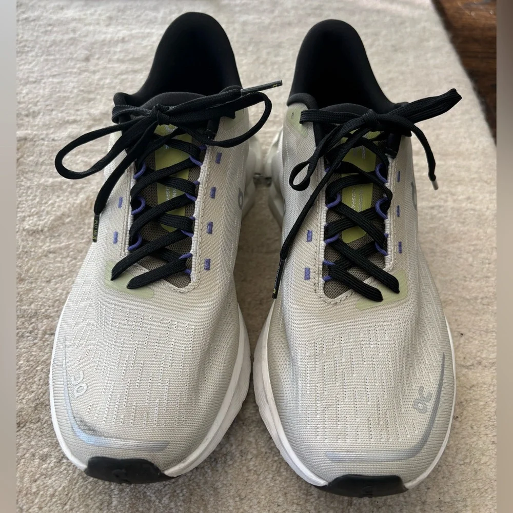 On Cloudspark Running Shoes