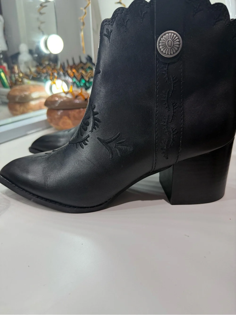 Seychelles classic black