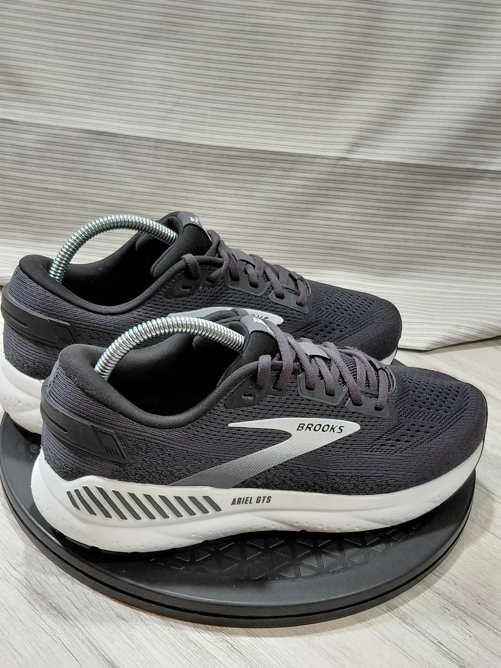 Brooks womens ariel