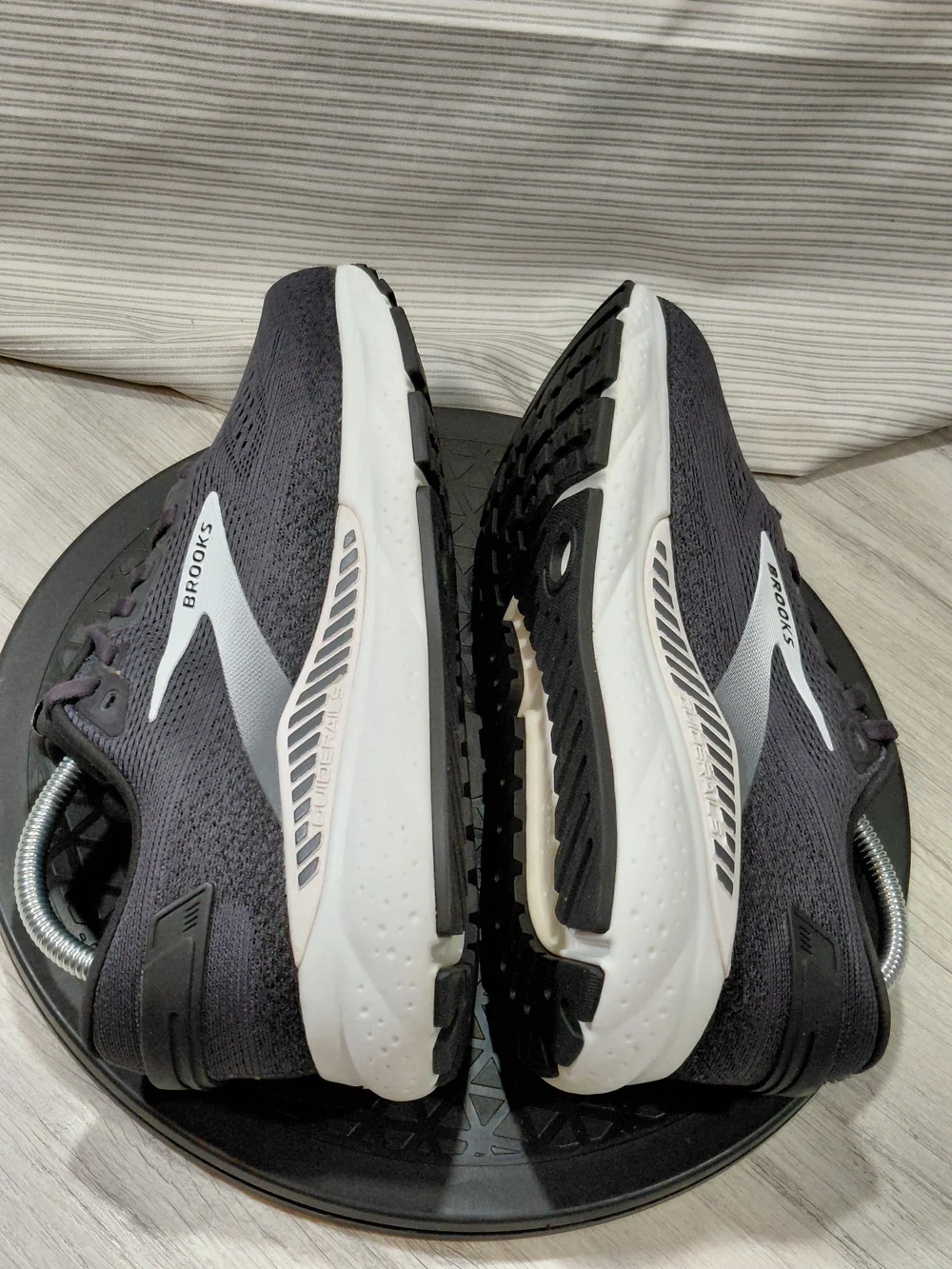 Brooks womens ariel