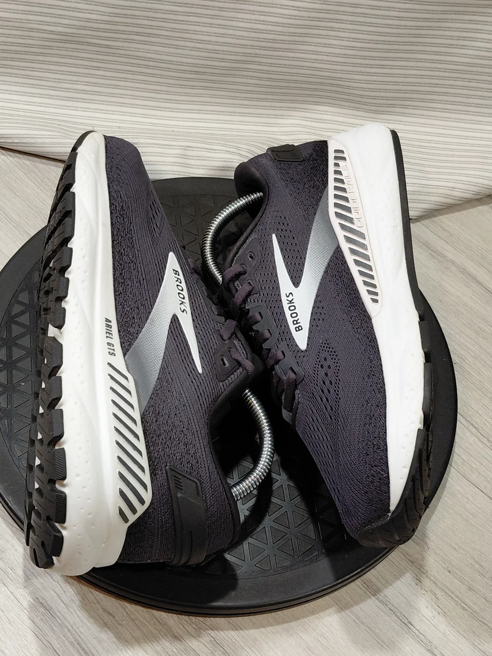 Brooks womens ariel