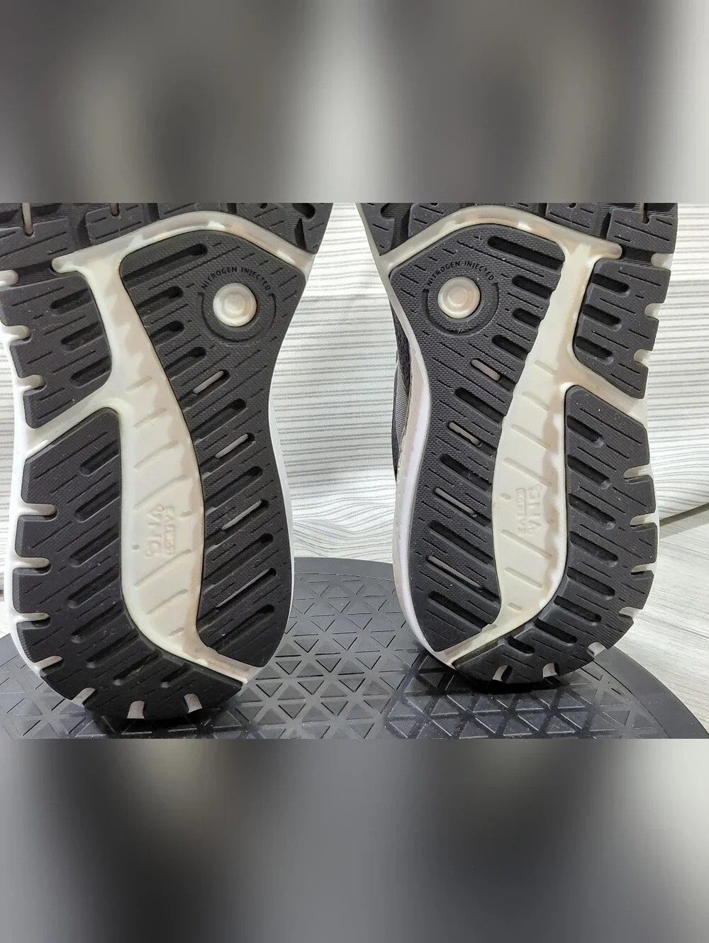 Brooks womens ariel