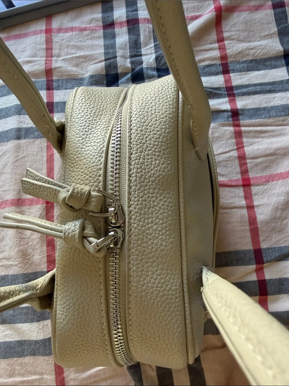 N/A elegant cream