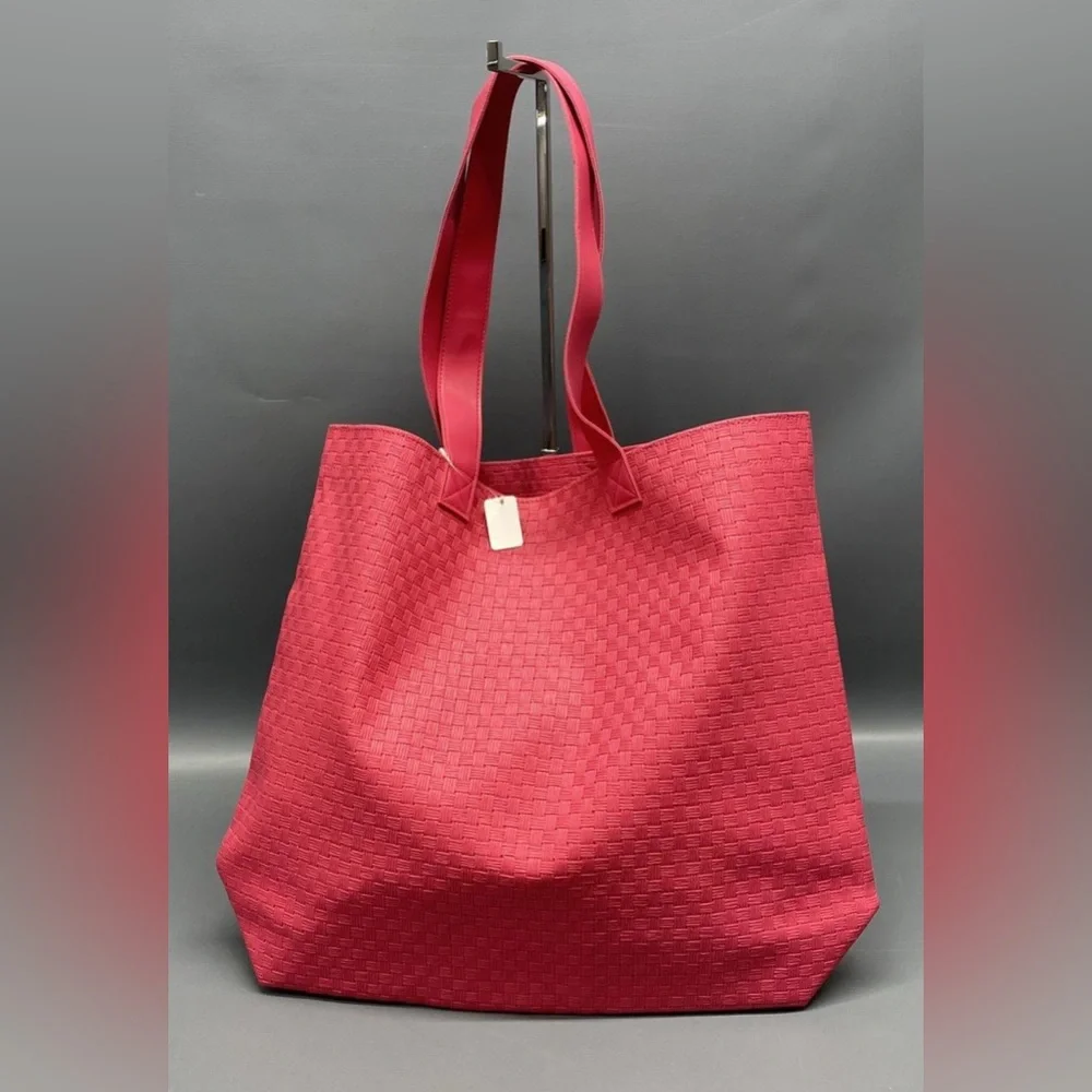 Classic Woven Tote Bag in Deep Pink