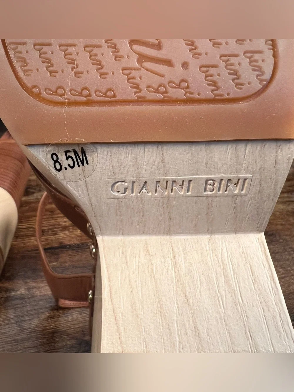 Gianni Bini shipped as