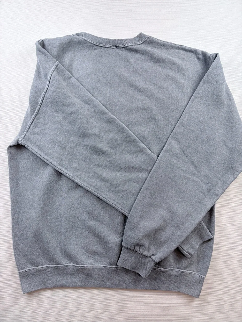 N/A gray crewneck