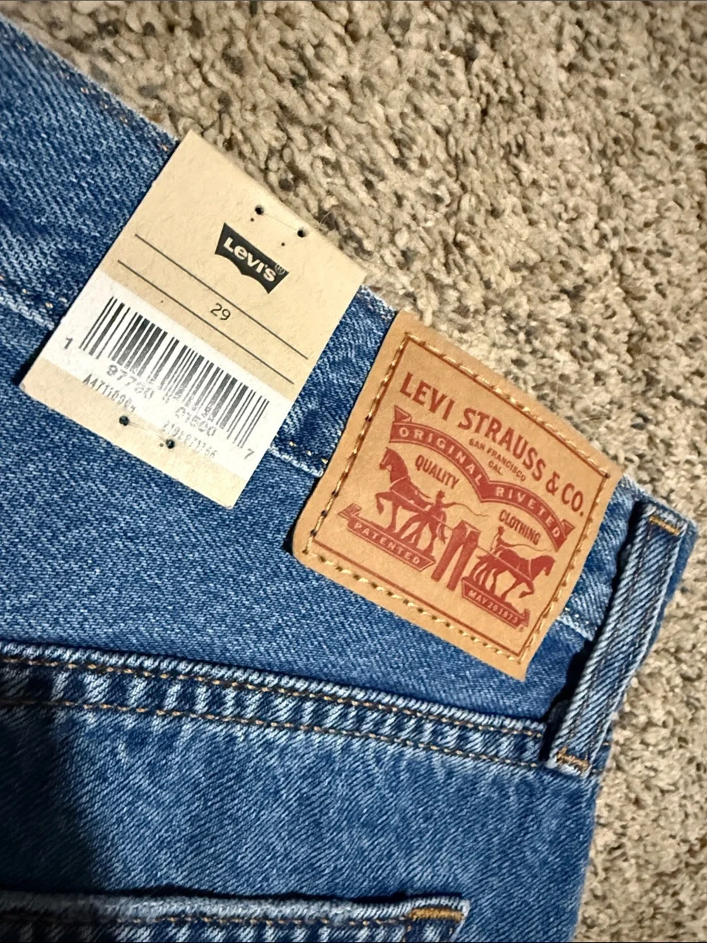 Levis straight pencil