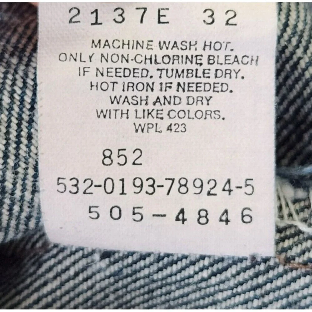 Levis shipping jeans please
