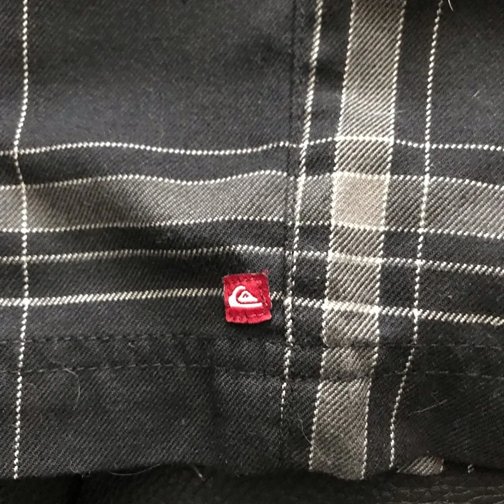 Quiksilver used excellent