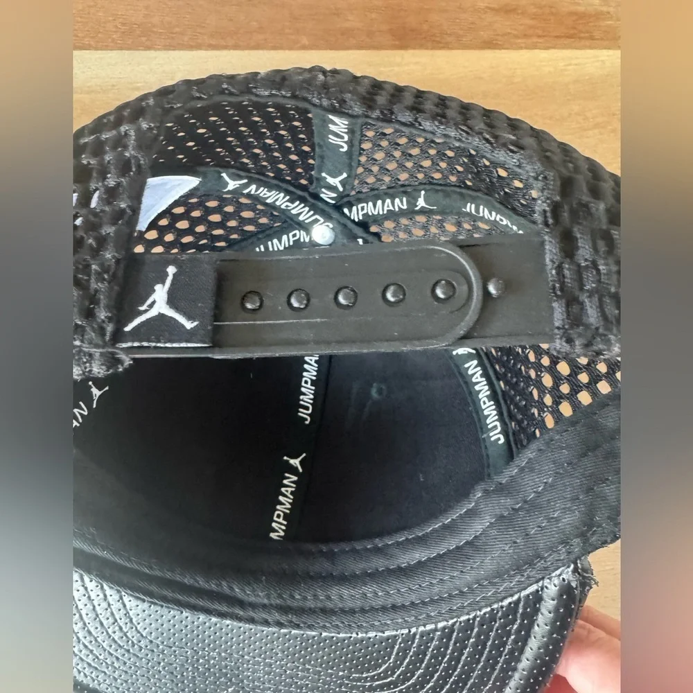 Jordan sleek black