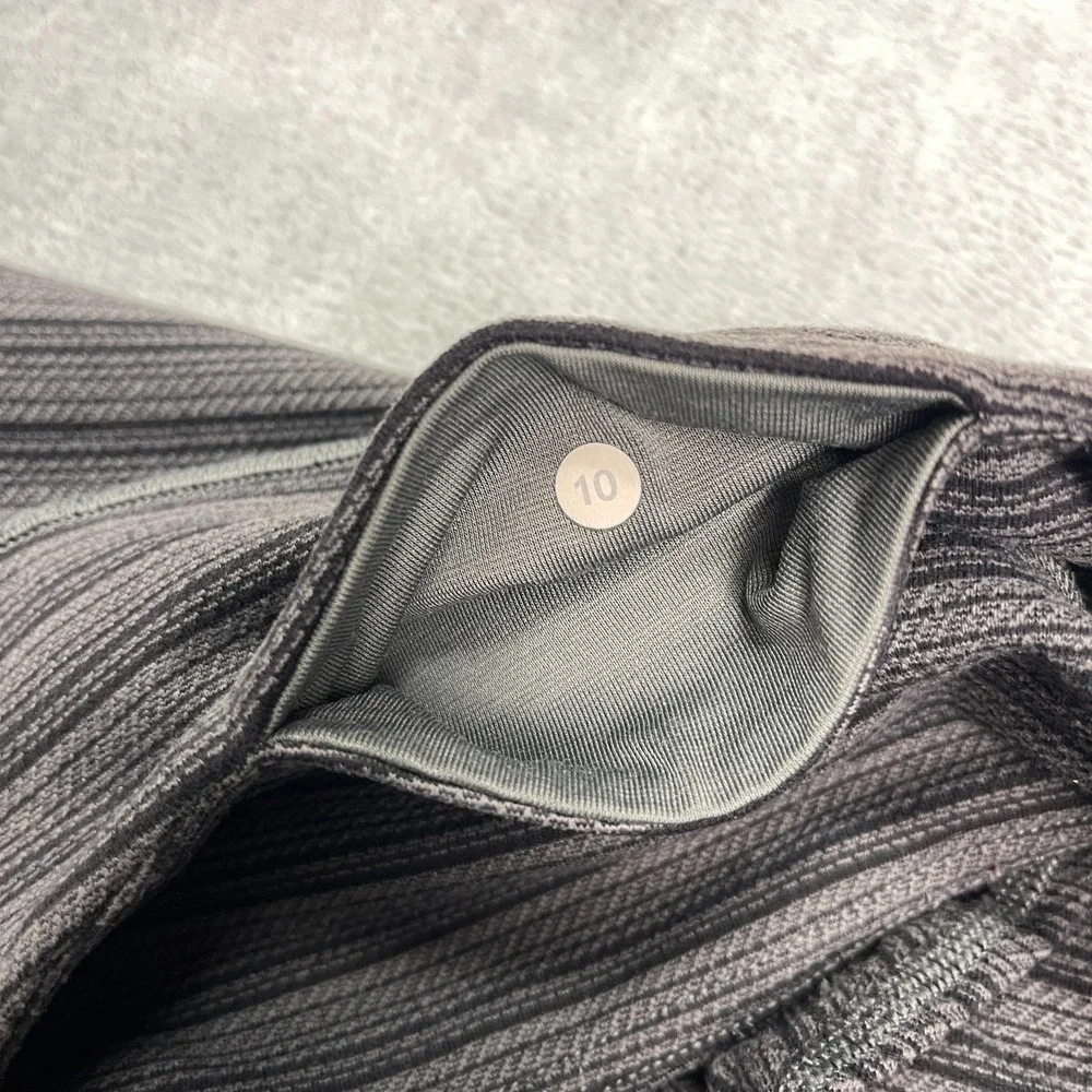 Lululemon Leggings Womens 10 (30x21) Gray Black Horizontal Stripe Athletica Crop