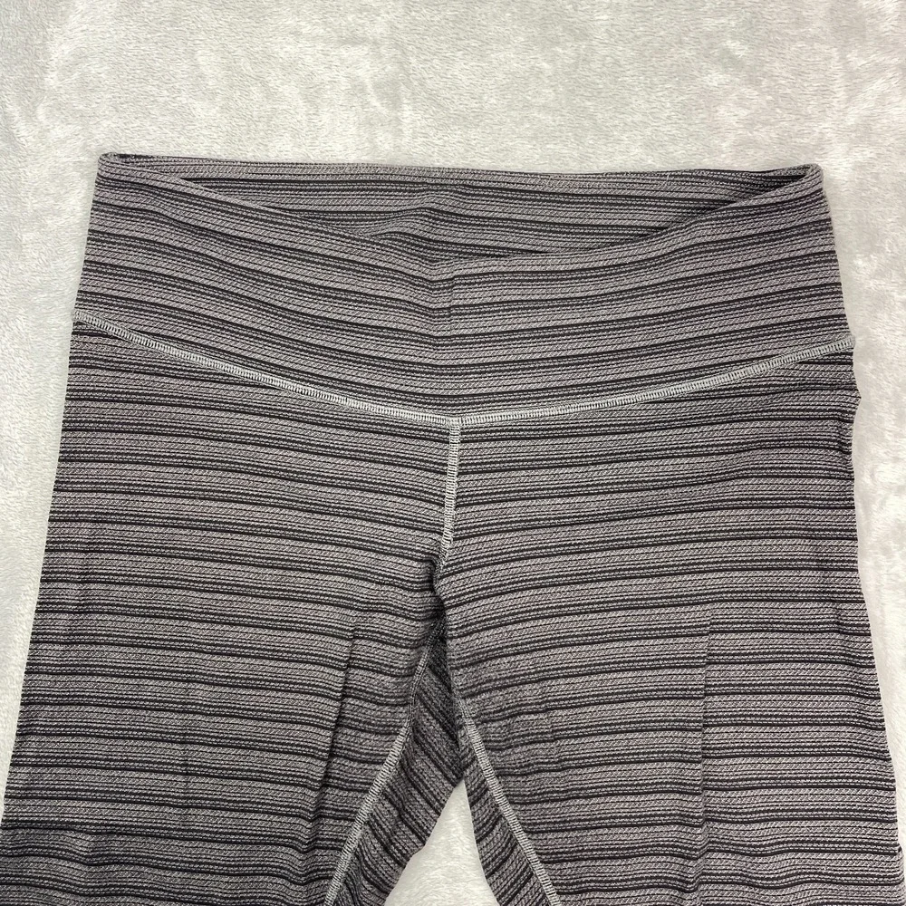 Lululemon Leggings Womens 10 (30x21) Gray Black Horizontal Stripe Athletica Crop