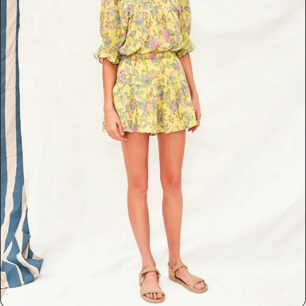 Sundry Floral Yellow Multi Color Printed Shorts Flowy Size Medium Cotton