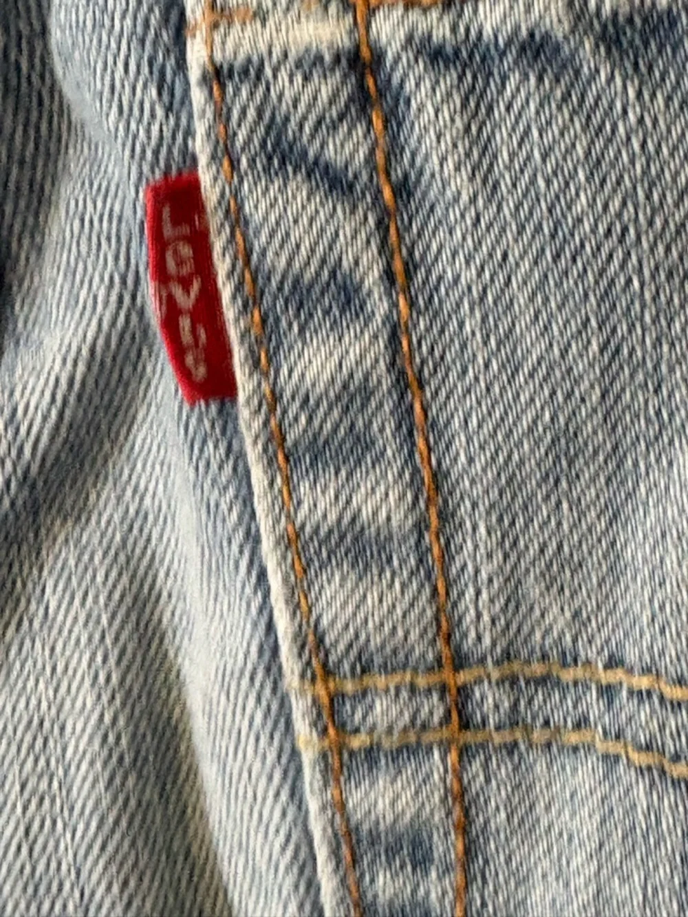 Levis relaxed light