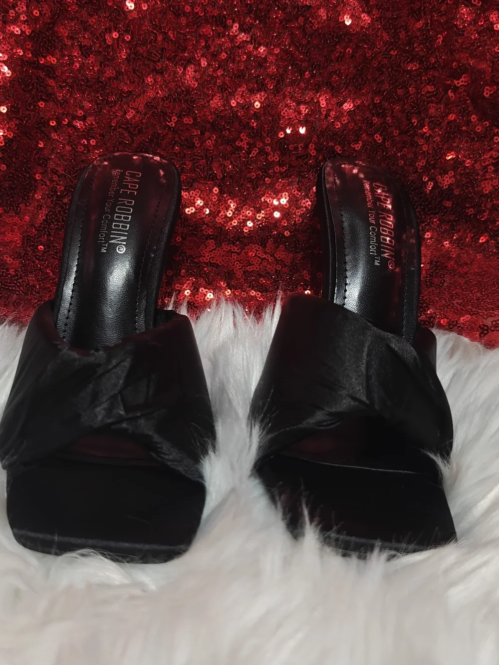 Cape Robbin chic black