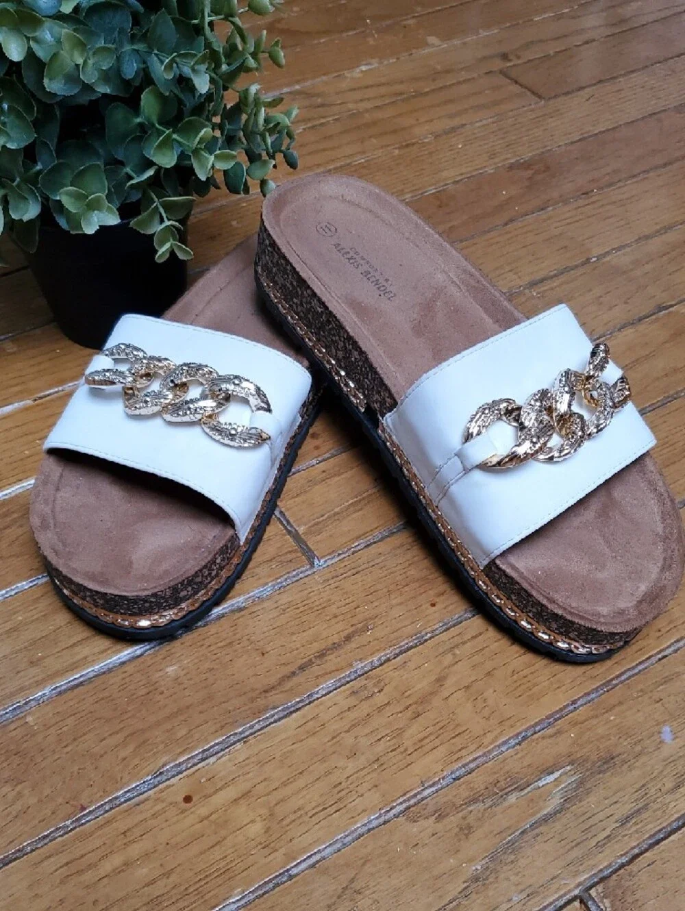 Alexis Bendel comfortable white