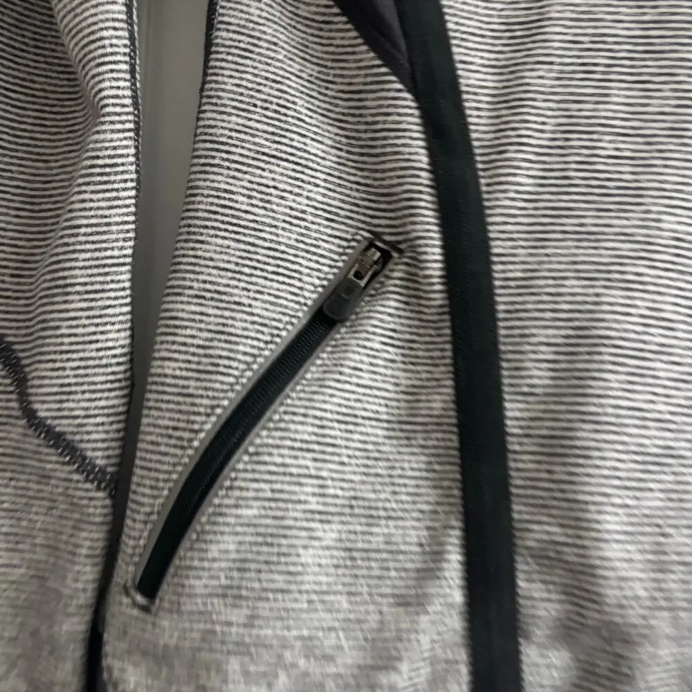 Lululemon Run Turbo 1/2 Zip Jacket 4 Static White Black Striped Thumbholes