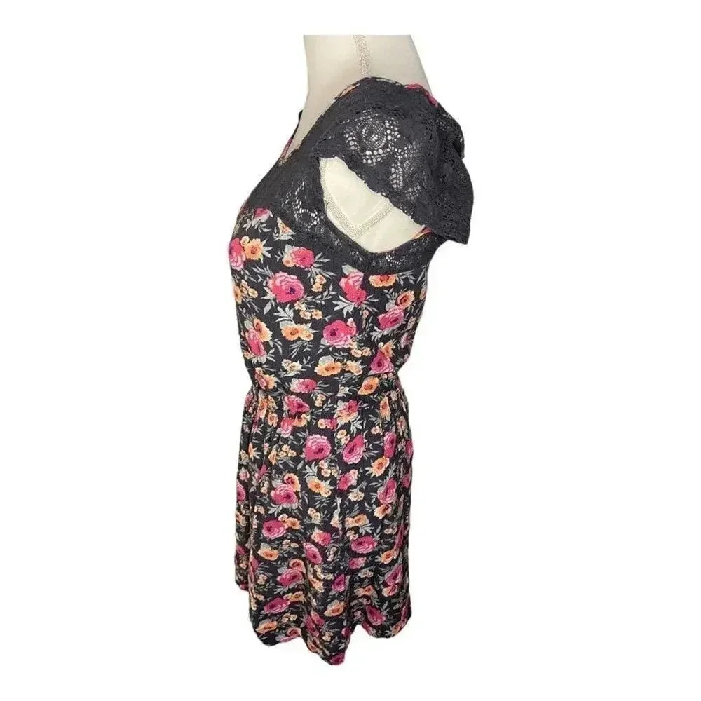 American Eagle Outfitters Size Small Floral Sleeveless‎ Lace Keyhole Dress