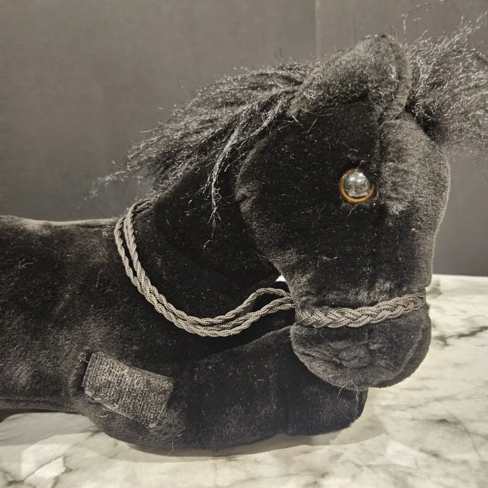 N/A adorable black