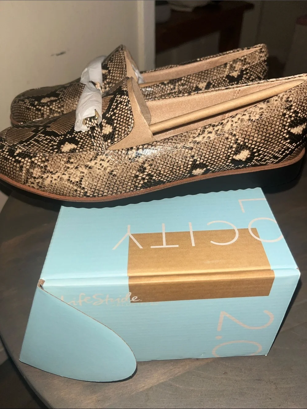 Life Stride chic snakeskin