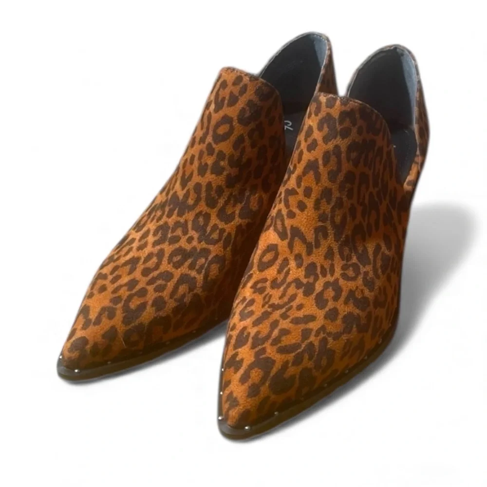 Charles David‎ Parson Camel Leo Leopard Silky Microsuede Size 6.5 New MSRP $160
