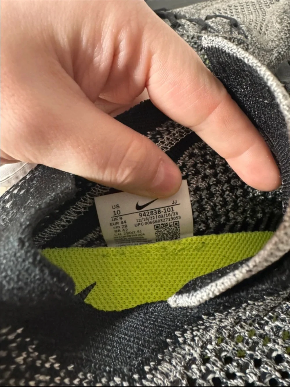 Nike breathable flyknit