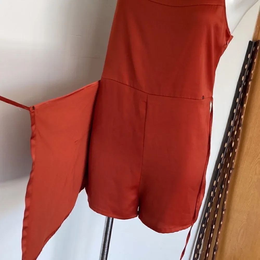 Urban Outfitters good bust