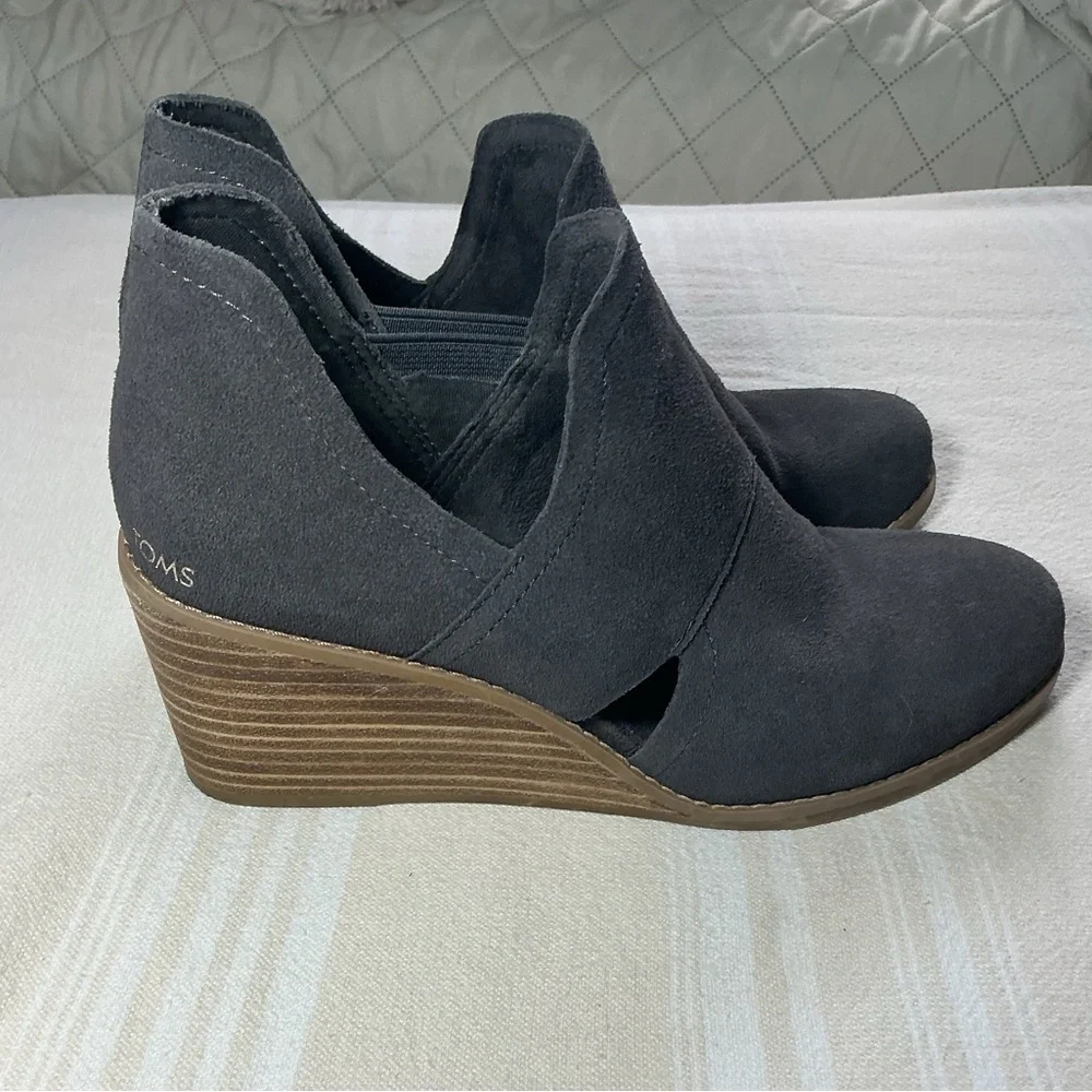 Toms stylish suede