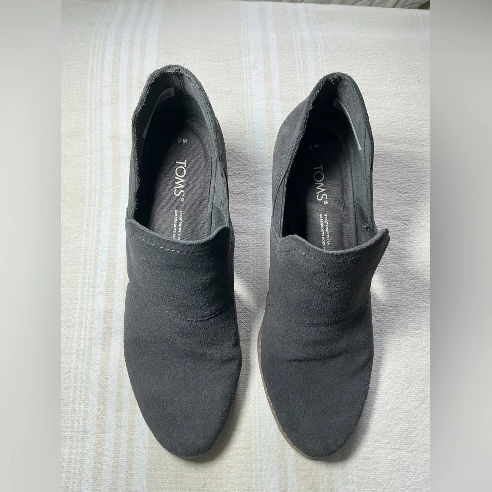 Toms stylish suede