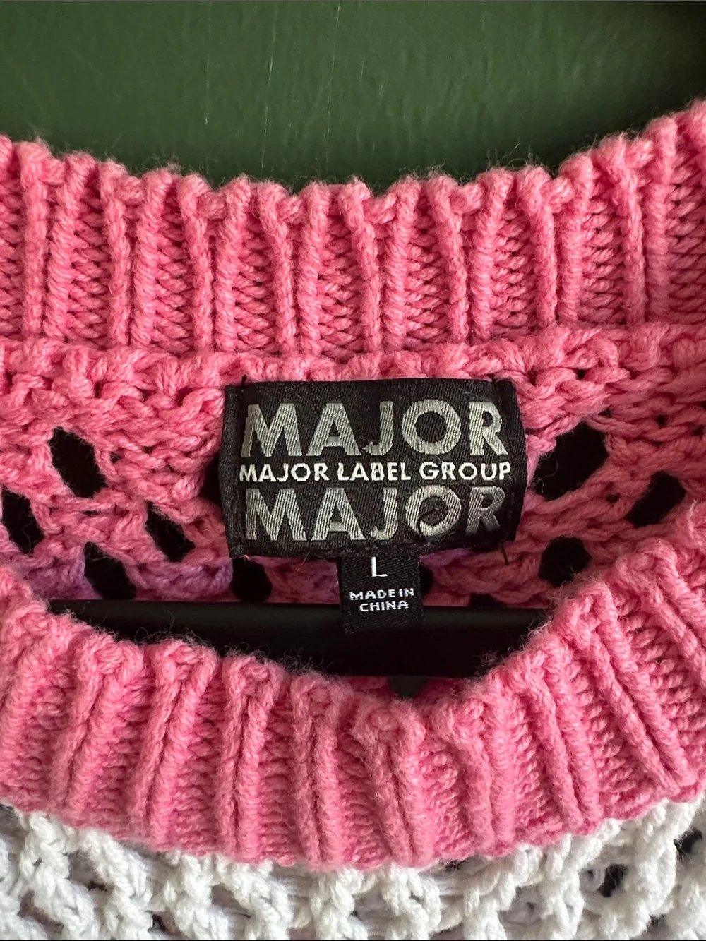 Major label group pink white