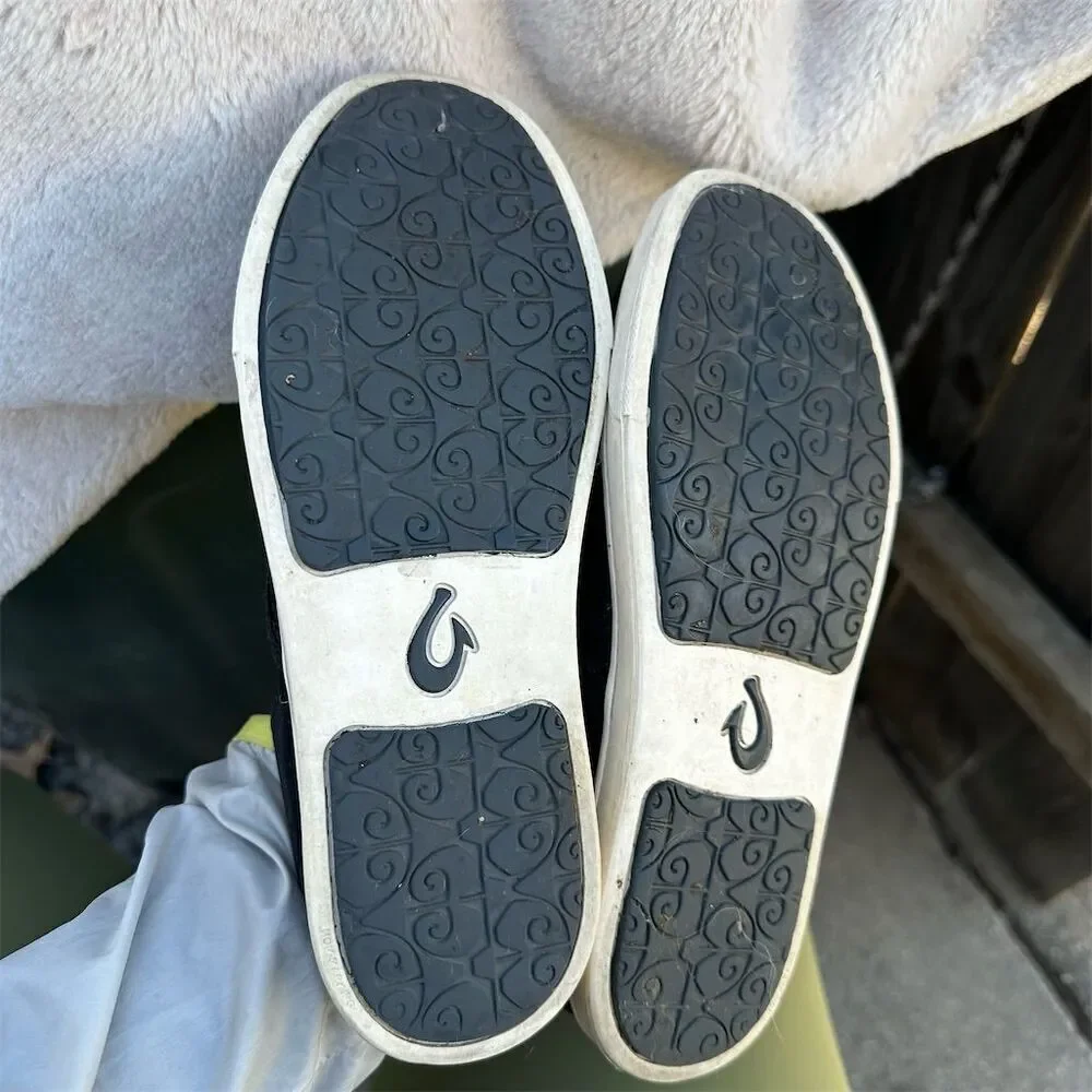 OluKai women sneaker