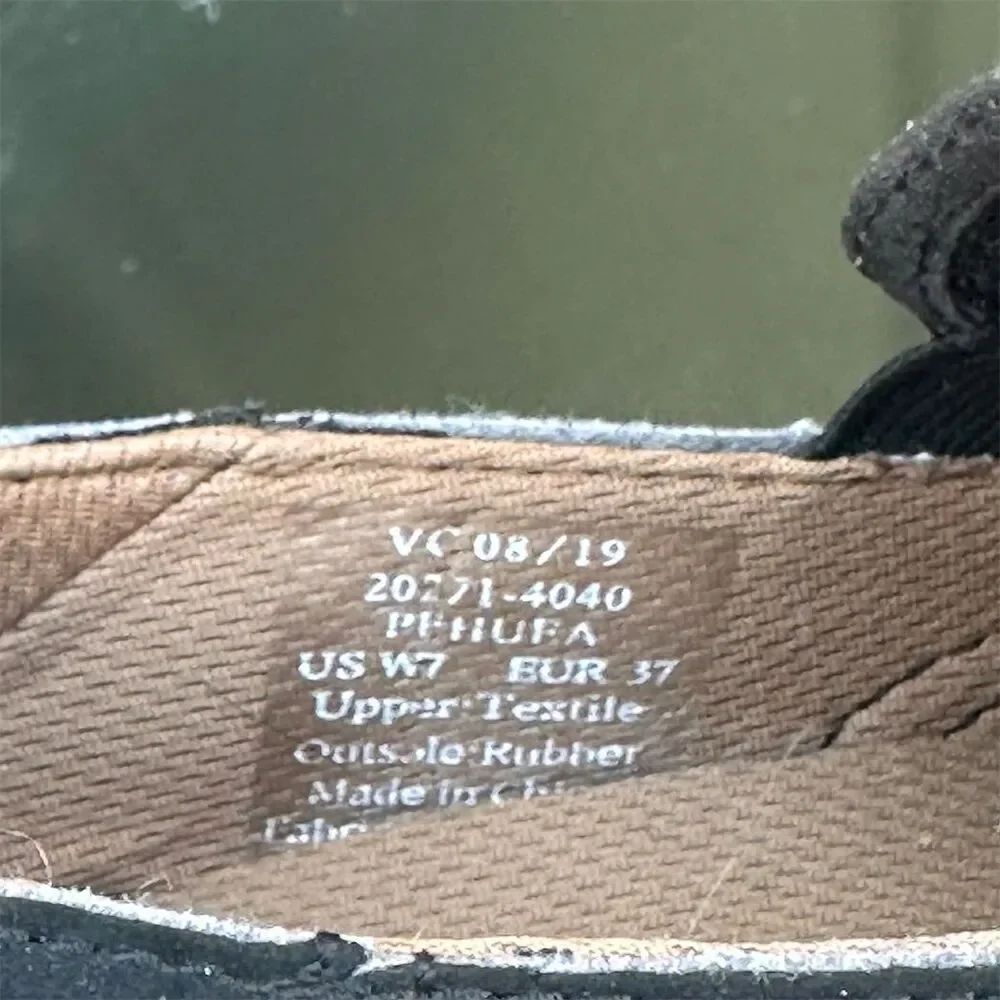 OluKai women sneaker