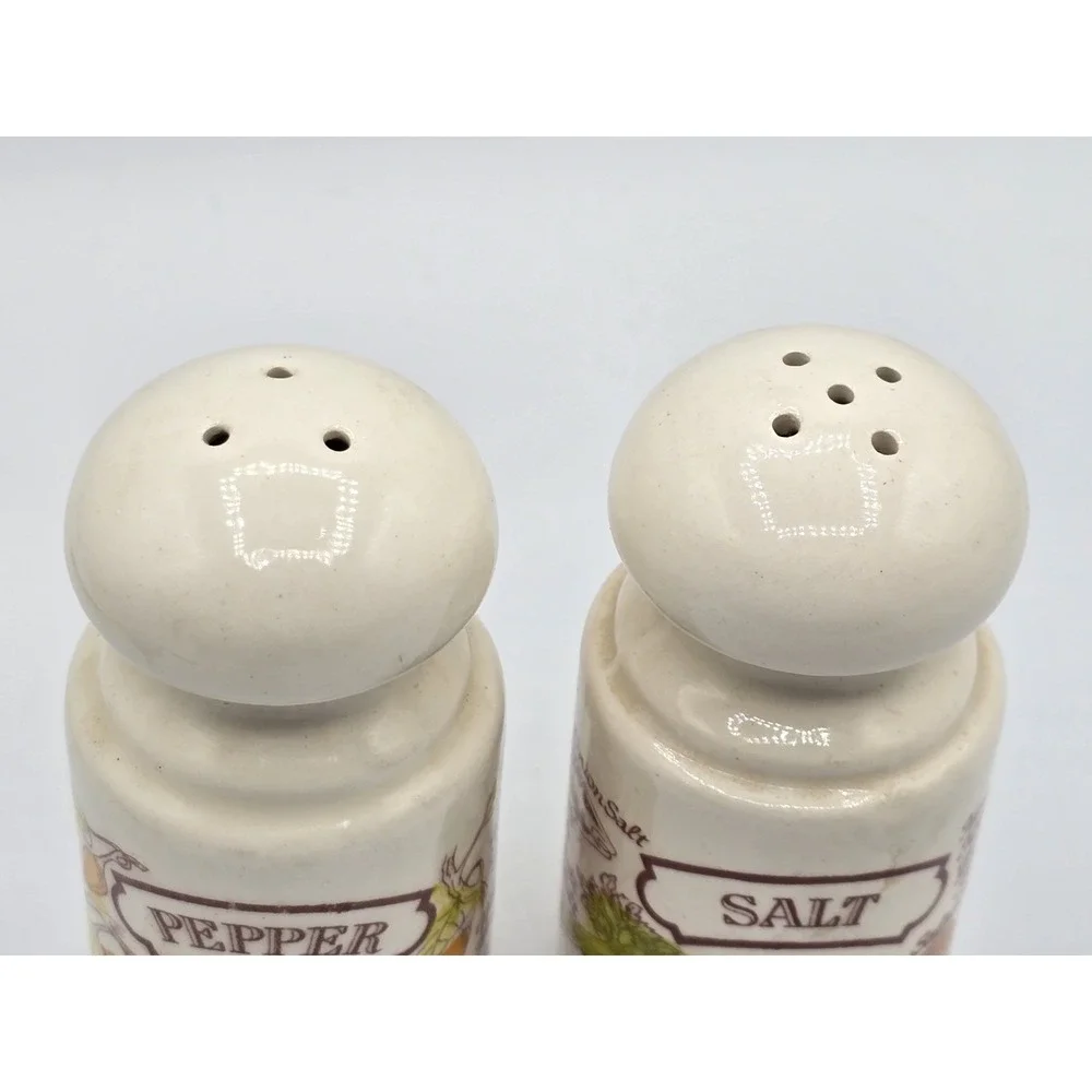 Avon Country Kitchen Salt & Pepper‎ Shakers with Mushroom Top 1980 Vintage