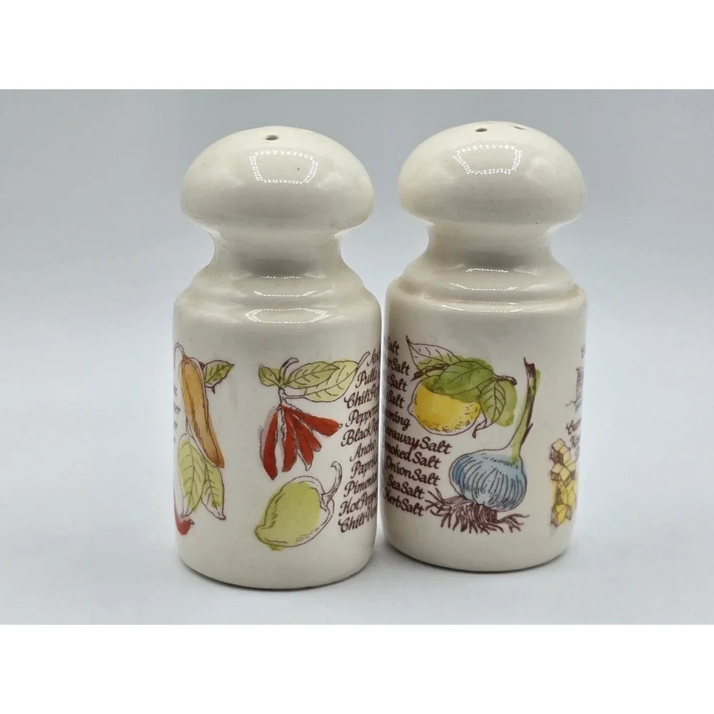 Avon Country Kitchen Salt & Pepper‎ Shakers with Mushroom Top 1980 Vintage