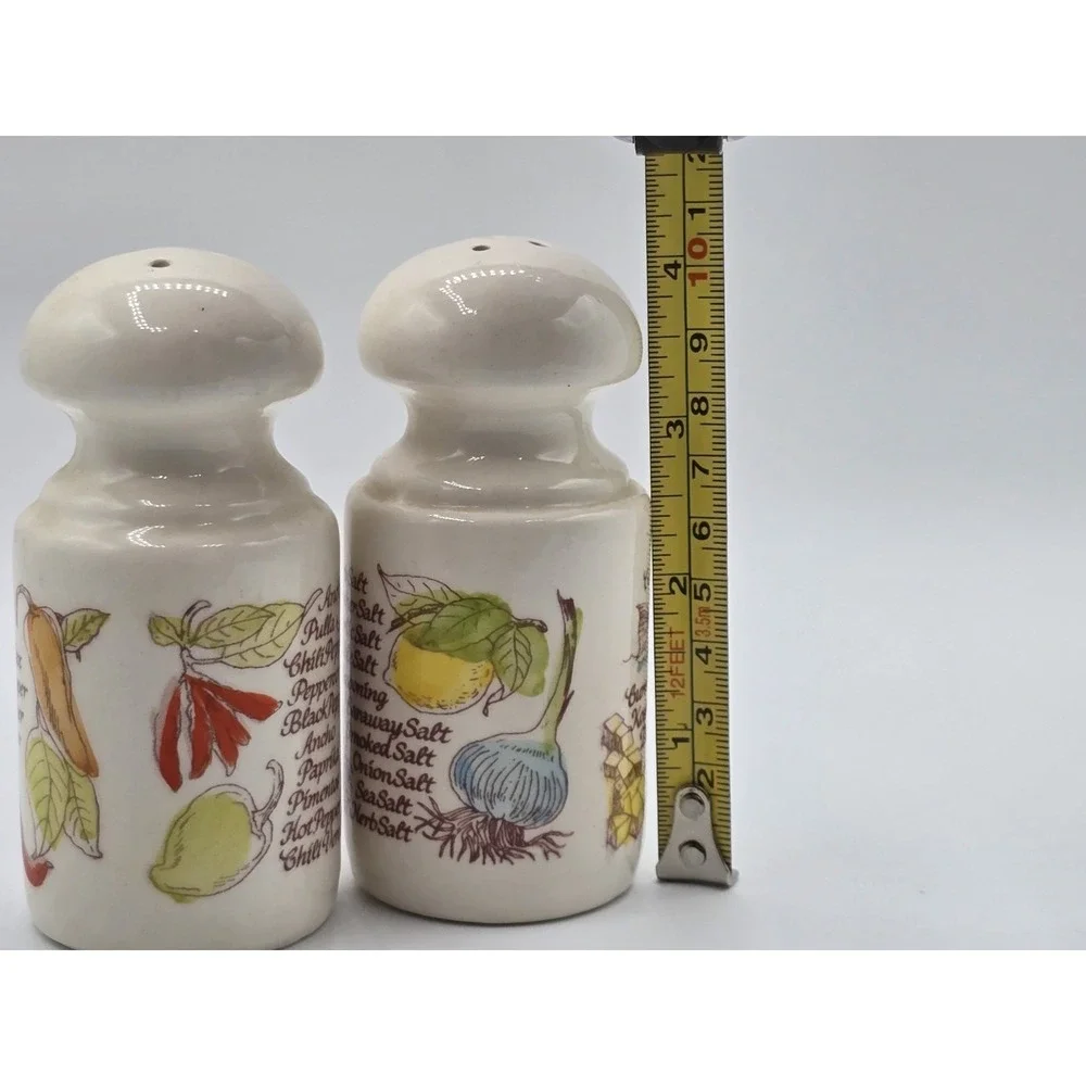 Avon Country Kitchen Salt & Pepper‎ Shakers with Mushroom Top 1980 Vintage